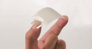 Panasonic พัฒนาแบตเตอรี่ Lithium-ion ที่สามารถยืดหยุ่นโค้งงอได้!