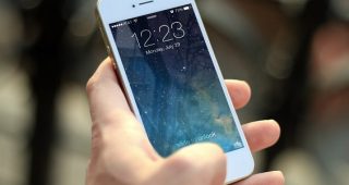 Samsung แพ้คดีละเมิดสิทธิบัตร Slide to Unlock ต้องจ่ายค่าปรับให้ Apple หลายพันล้านบาท!!