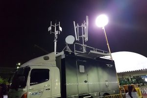 รถ Mobile Site ทุกเครือข่ายพร้อมรองรับความหนาแน่นของประชาชนบริเวณท้องสนามหลวง