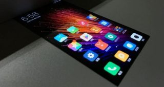 Xiaomi เผยภาพเรนเดอร์หน้าจอโฉมใหม่ ที่มีความยืดหยุ่นบิดงอได้