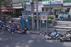 วิงวอนทรู! เหตุตู้โทรศัพท์ยึดทางเท้า ทำชาวบ้านเดือดร้อนมานานหลายปี