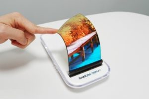 Samsung ยื่นจดสิทธิบัตรสมาร์ทโฟนพับงอได้ คาดเปิดตัวในปี 2017