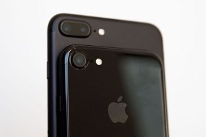 ยอดนักลงทุน!! สาวจีนอ้อนแฟน 20 คน ซื้อ iPhone 7 ก่อนนำไปขายดาวน์บ้านได้ 1 หลัง