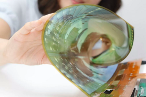 LG ได้เป็นพาร์ทเนอร์ผลิตจอ OLED แบบพับงอได้ให้กับ Apple, Google และ Microsoft