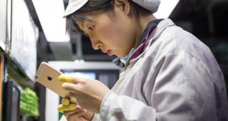 ยืนยัน! โรงงานผลิตชิ้นส่วน iPhone ในประเทศจีน จะไม่ย้ายฐานการผลิตไปสหรัฐฯ