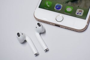 หูฟังไร้สาย AirPods หล่นหาย! Apple ขายให้ใหม่ในราคาเกือบ 3 พัน