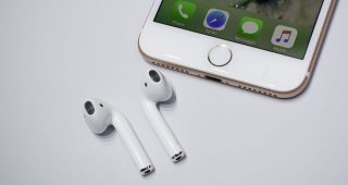 หูฟังไร้สาย AirPods หล่นหาย! Apple ขายให้ใหม่ในราคาเกือบ 3 พัน
