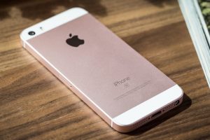 TrueMove H จัดโปรแรงส่งท้ายปี! iPhone SE ลดค่าเครื่องสูงสุด 70% เหลือเพียง 4,900 บาท