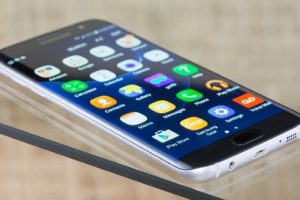 ผู้ใช้งาน Samsung Galaxy S7 edge หลายรายทั่วโลก! พบปัญหาเส้นสีชมพูโผล่บนหน้าจอ