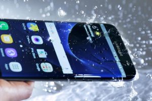 สื่อนอกเผย Samsung Galaxy S8 และ iPhone 8 จะมาพร้อมมาตรฐานกันน้ำระดับสูงสุด!