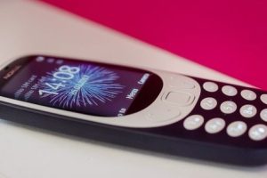 เปิดตัว Nokia 3310 เวอร์ชั่นปี 2017 จอสีทันสมัย กล้องหลังสุดแจ๋ว แบตเตอรี่พันธุ์อึดสแตนด์บายนาน 31 วัน รองรับเกมงูในตำนาน!