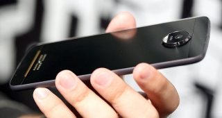Moto Z (2017) ว่าที่เรือธงสเปคแน่น! อาจมาพร้อมเทคโนโลยีสแกนม่านตา