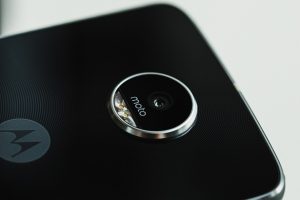 Moto Z2 Play สมาร์ทโฟนรุ่นใหม่ RAM 3GB อัพความจุแบตเตอรี่ ลุ้นเปิดตัว 8 มิถุนายนนี้!