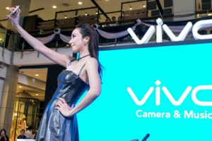 vivo สร้างปรากฏการณ์สนั่นวงการสมาร์ทโฟน! ส่งแบรนด์แอมบาสเดอร์ตัวแม่ อั้ม พัชราภา เปิดตัว vivo V5s