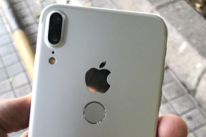หลุดชิ้นส่วน iPhone 8 ระหว่างขนส่งจำนวนมาก! เผยโฉม Touch ID อยู่ด้านหลังเครื่อง