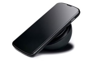 หลุดอีกแล้ว! สื่อนอกเผยภาพแผงวงจรแท่นชาร์จไร้สาย iPhone 8