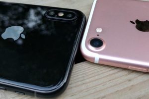 หลุดอีกระลอก! เผยเครื่องต้นแบบ iPhone 8 สีดำเงางาม พร้อมเทียบขนาด iPhone 7