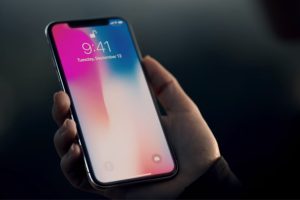 นักวิเคราะห์เผย! Apple อาจส่งมอบเครื่องไม่ทันกำหนด เพราะยังไม่จัดส่ง iPhone X สู่สายพานการผลิต
