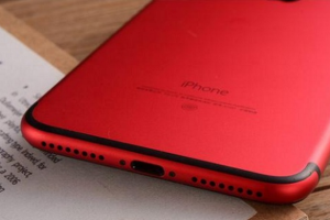 หลุดเต็มๆ iPhone X สีแดงสุดร้อนแรง! หลังวางโชว์ในร้านมือถือที่ประเทศจีน