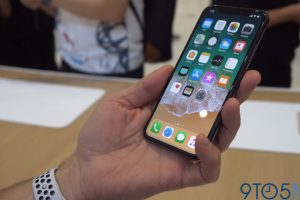 เผยวิธีการแก้ไขปัญหาติ่งขอบจอของ iPhone X ระหว่างรับชมวิดีโอ