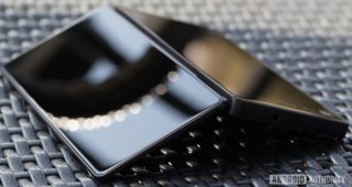 เผยภาพหลุด! ZTE Axon Multy สมาร์ทโฟนพับได้ดีไซน์ 2 หน้าจอ คาดเปิดตัว 16 ตุลาคมนี้