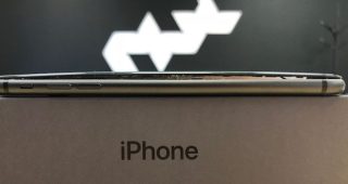 ผู้ใช้งานแจ้งปัญหาเพิ่ม! iPhone 8 Plus แบตเตอรี่บวมจนบอดี้เปิดออก หลังจากชาร์จแบตฯ ทิ้งไว้