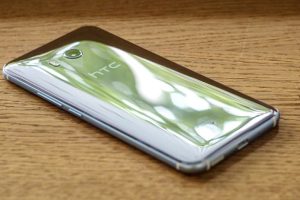 เผยทีเซอร์ HTC U11 Life ติดตั้งสแกนลายนิ้วมือด้านหลังเครื่อง พร้อมรองรับชาร์จไร้สาย