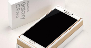 ผู้ใช้งานหนักใจ! ซื้อ Galaxy C9 Pro มาใช้งานได้ไม่ทันไรหน้าจอกระพริบ ช่างอ้างเกิดจากความชื้น