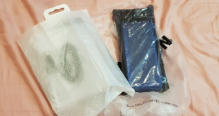 แบบนี้ก็ได้หรอ? ของแถมจาก Samsung หลังซื้อ Galaxy Note8 จัดส่งด้วยการใส่ถุงก๊อบแก๊บ ไร้กล่อง