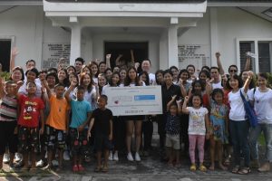 บริษัทพีเอชดี และออมนิคอมมีเดียกรุ๊ป ประเทศไทย จำกัด ร่วมบริจาคเงินให้กับมูลนิธิเด็กโสสะ ในพระบรมราชินูปถัมภ์ ภายใต้โครงการ บิ๊กฮัก (Big Hug) เพื่อถวายเป็นพระราชกุศลในวาระครบรอบ 1 ปี การสวรรคตของพระบาทสมเด็จพระปรมินทรมหาภูมิพลอดุลยเดช