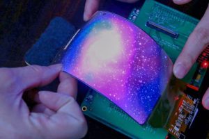 อย่างเจ๋ง! เผยภาพหลุดสมาร์ทโฟนจอโค้งบิดงอได้จาก Doogee