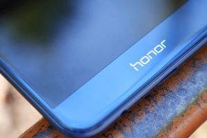 หลุดภาพตัวเครื่อง Honor V10 โชว์หน้าจอ Full Screen ก่อนเปิดตัว 28 พฤศจิกายนนี้
