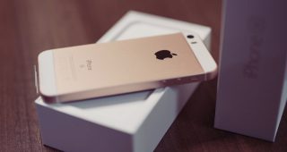 เอาแล้ว!! ผู้ใช้งานร้องเรียน Lazada หลังสั่งซื้อ iPhone SE แต่ได้กล่องเปล่ามาแทน!!