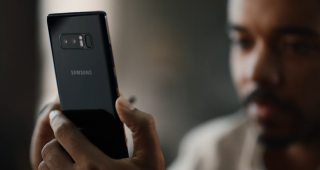 Motorola แก้เผ็ด! ออกโฆษณาใหม่แซะ Samsung ทำเอาเจ็บจี๊ดเหมือนกับที่ Apple เคยโดนไปก่อนหน้านี้