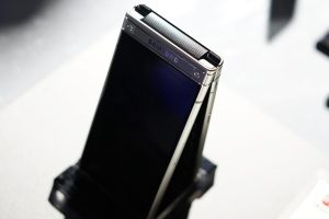 เปิดตัว Samsung W2018 ดีไซน์ฝาผับระดับไฮเอนด์! กล้องรูรับแสงกว้างถึง f/1.5 แรม 6GB ขุมพลัง Snapdragon 835