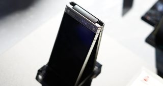 เปิดตัว Samsung W2018 ดีไซน์ฝาผับระดับไฮเอนด์! กล้องรูรับแสงกว้างถึง f/1.5 แรม 6GB ขุมพลัง Snapdragon 835