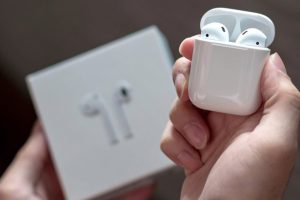นักวิเคราะห์เผย Apple จะขายหูฟัง AirPods ได้มากกว่าปีนี้ถึง 2 เท่า ในปี 2018