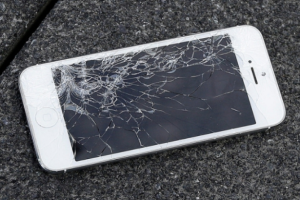 นักวิจัยค้นพบวัสดุโพลิเมอร์ชนิดใหม่! สามารถซ่อมแซมตัวเองได้ คาดถูกนำไปปรับใช้กับหน้าจอสมาร์ทโฟนในอนาคต