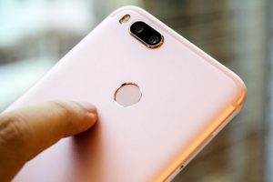 งานนี้มีเงิบ!! Xiaomi ลบทวีตข้อความโหวต หลังผู้ใช้งานเลือก Android One มากกว่า MIUI 9