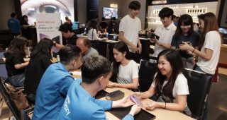 บรรยากาศรับเครื่อง Samsung Galaxy S9 และ Galaxy S9+ วันแรกในไทย! สีม่วงมาแรงเกินคาด!