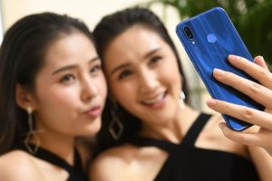 Huawei nova 3e เซลฟี่สวย 24MP แรม 4GB ความจุ 128GB รองรับ Fast Charge เปิดพรีออเดอร์แล้วในไทย!