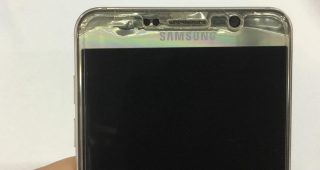 ลูกค้าโวย!! ส่งมือถือเปลี่ยนแบตฯ ที่ศูนย์ Samsung แต่ขากลับหน้าจอยับเยินมาก
