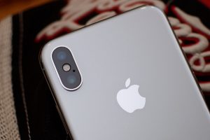 ผู้ใช้ iPhone X หลายราย พบปัญหากระจกเลนส์กล้องหลังเป็นรอยง่ายทั้งที่ไม่ได้ทำตก!