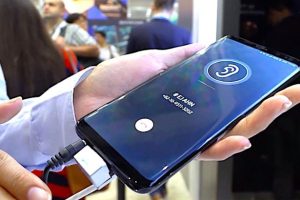 สื่อนอกเผย! Samsung Galaxy S10 อาจมาพร้อมเทคโนโลยีจอ OLED เปล่งเสียงได้ และมีสแกนนิ้วใต้จอ