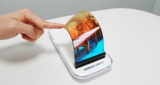 Samsung โชว์เทคโนโลยีหน้าจอ OLED สุดล้ำ!! ยืดหยุ่นและม้วนได้ คาดนำไปใช้กับเรือธงในอนาคต