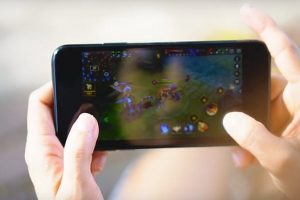 เตือนภัย!! สาวรูดบัตรจ่ายค่าน้ำมัน โดนเด็กปั๊มแอบจดเลขบัตร แล้วนำไปซื้อของใน RoV