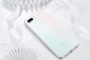 เผยโฉม Honor 10 GT เฉดใหม่สีขาว Lily White มาพร้อม RAM 8GB และเทคโนโลยี GPU Turbo ภาพคมชัดมากยิ่งขึ้น!