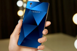 หลุดคามือ!! เครื่องจริง OPPO F9 พร้อมโปสเตอร์โปรโมท ก่อนเปิดตัว 15 สิงหาคมนี้