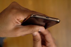 ผู้ใช้งาน iPhone XS พบปัญหาการเชื่อมต่อ Wi-Fi และจับสัญญาณ Cellular ช้าเชื่อมต่อไม่ได้ คาด Apple ปล่อยตัวอัปเดตแก้ไขเร็วๆ นี้!