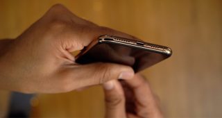 ผู้ใช้งาน iPhone XS พบปัญหาการเชื่อมต่อ Wi-Fi และจับสัญญาณ Cellular ช้าเชื่อมต่อไม่ได้ คาด Apple ปล่อยตัวอัปเดตแก้ไขเร็วๆ นี้!